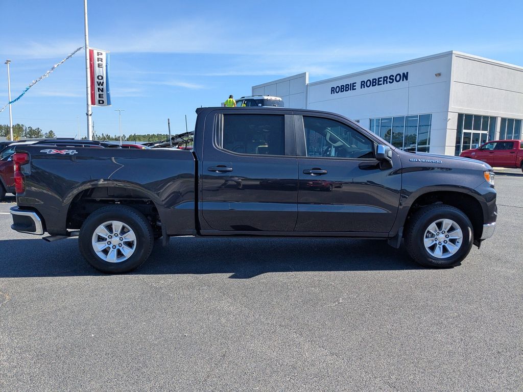 2023 Chevrolet Silverado 1500 LT photo 3