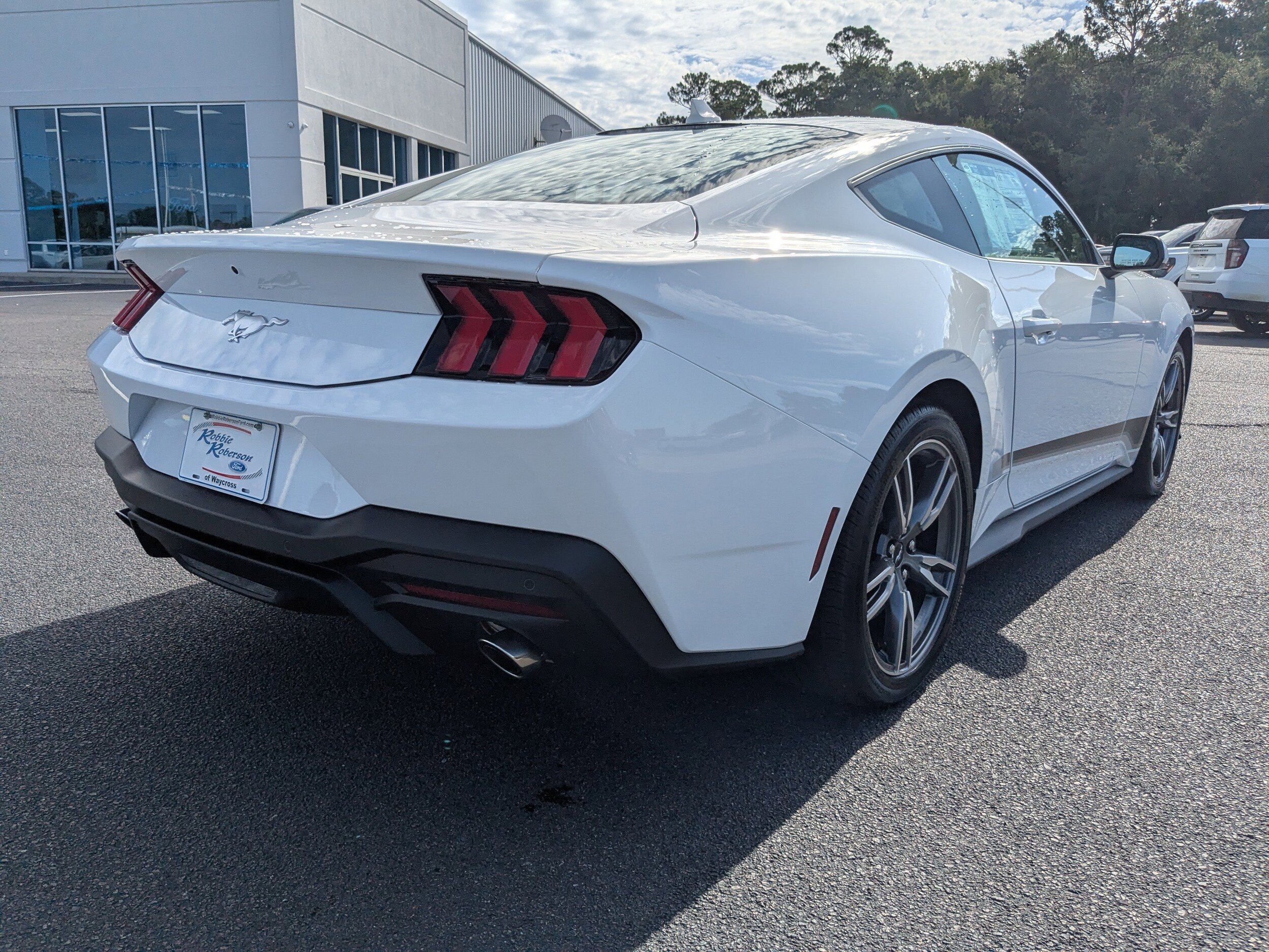 2025 Ford Mustang EcoBoost photo 4