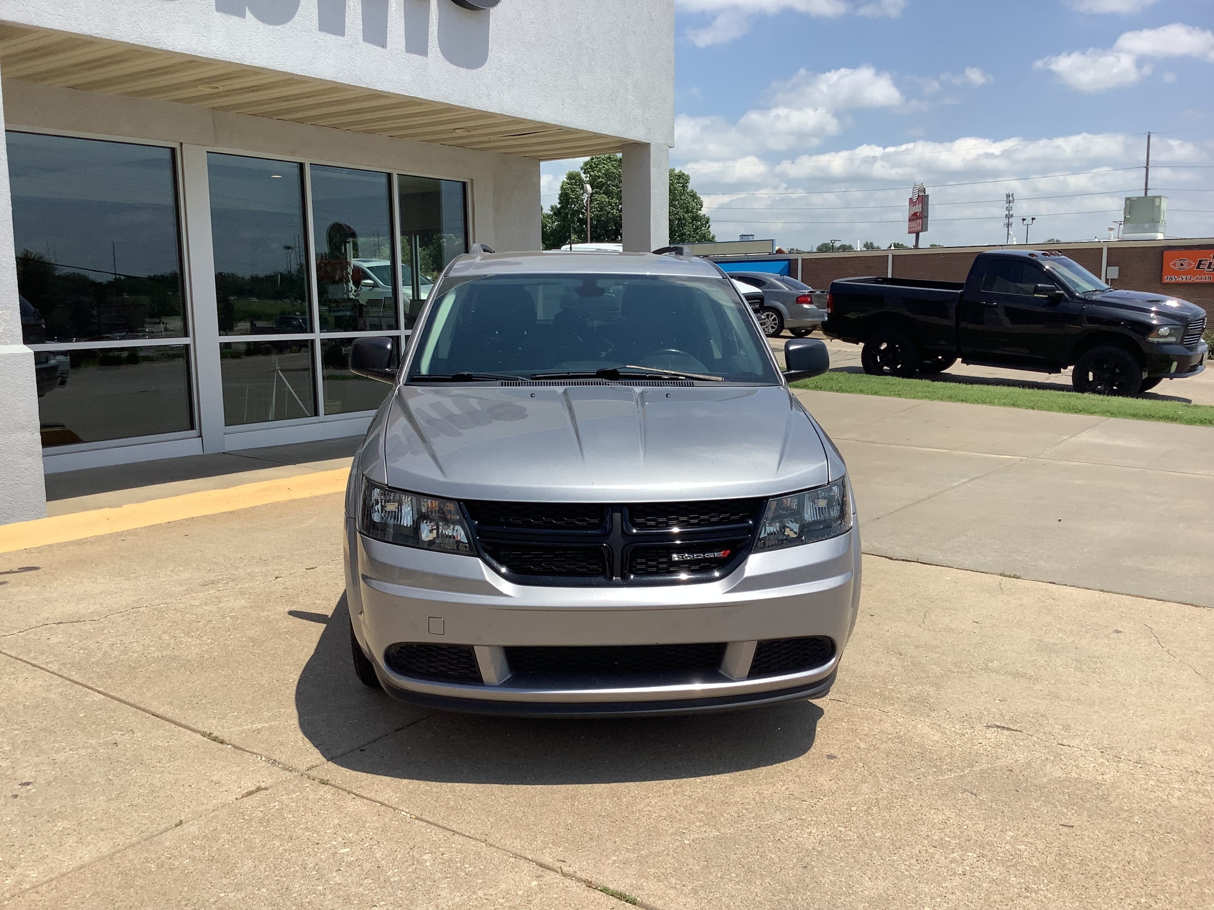 Used 2018 Dodge Journey SE with VIN 3C4PDCAB0JT509711 for sale in Manhattan, KS