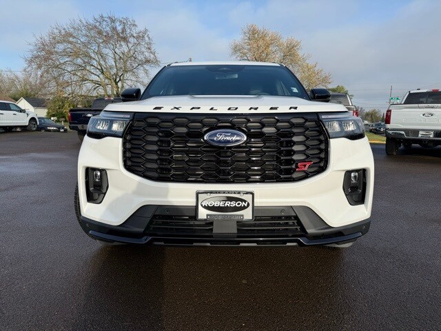 2025 Ford Explorer ST photo 2