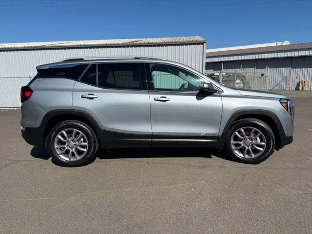 Used 2024 GMC Terrain SLT SUV