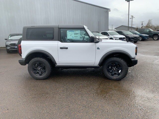 2024 Ford Bronco Black Diamond photo 2
