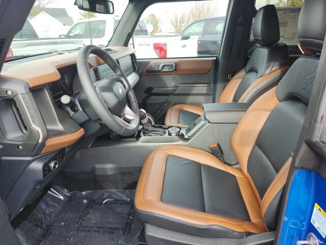2024 Ford Bronco Outer Banks photo 2
