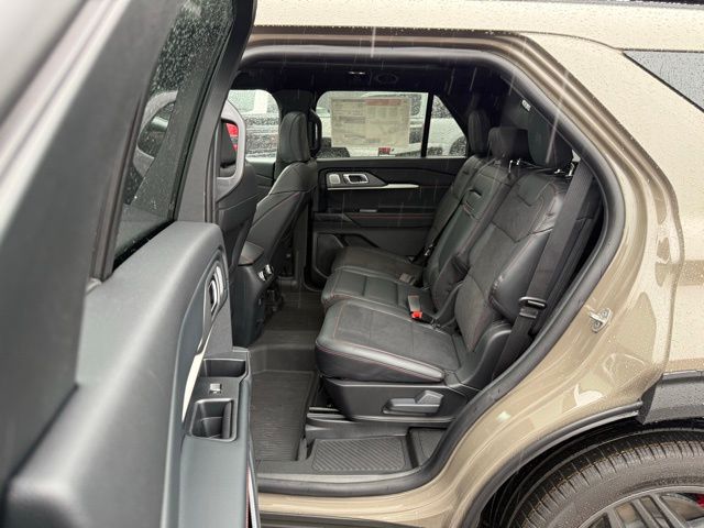 2026 Ford Explorer ST - Photo 14