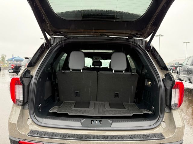2026 Ford Explorer ST - Photo 13