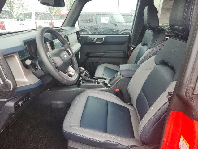 2024 Ford Bronco Outer Banks photo 2