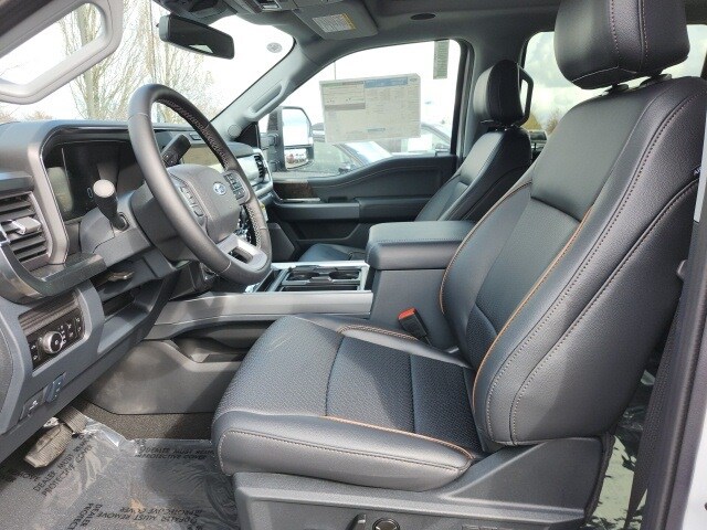 2025 Ford F-350 photo 2
