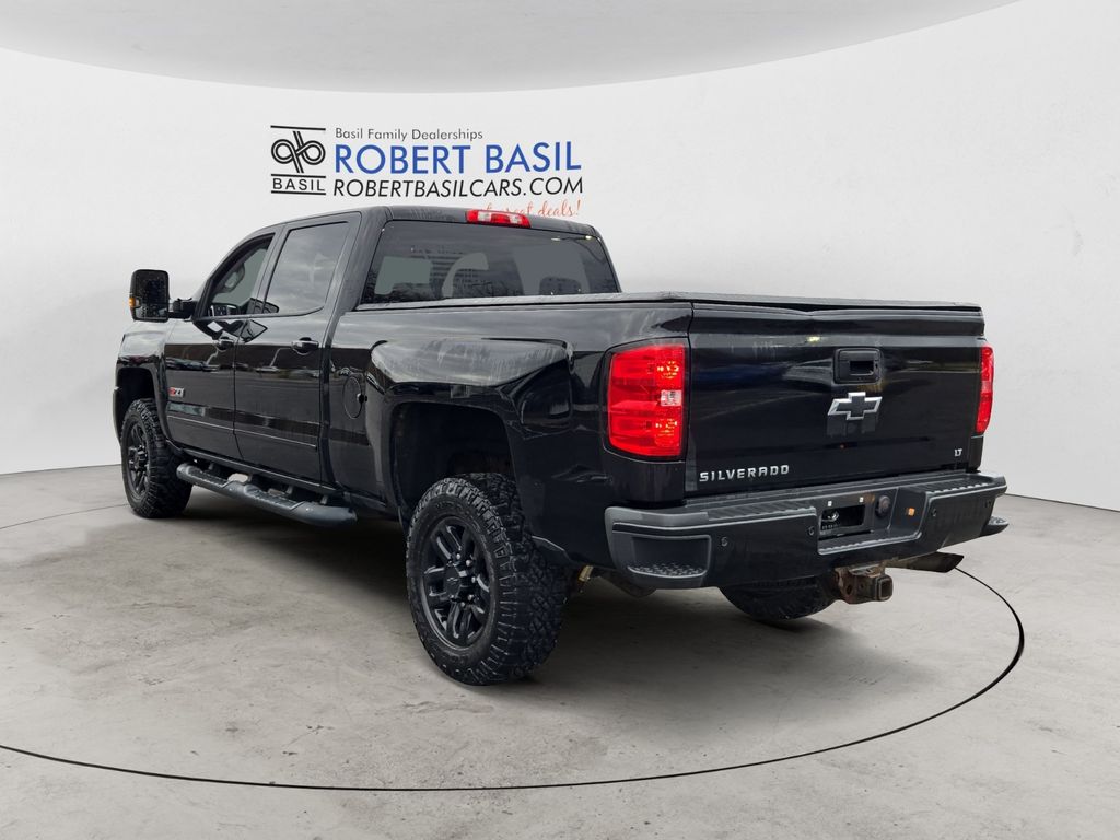 2017 Chevrolet Silverado 2500HD LT photo 3