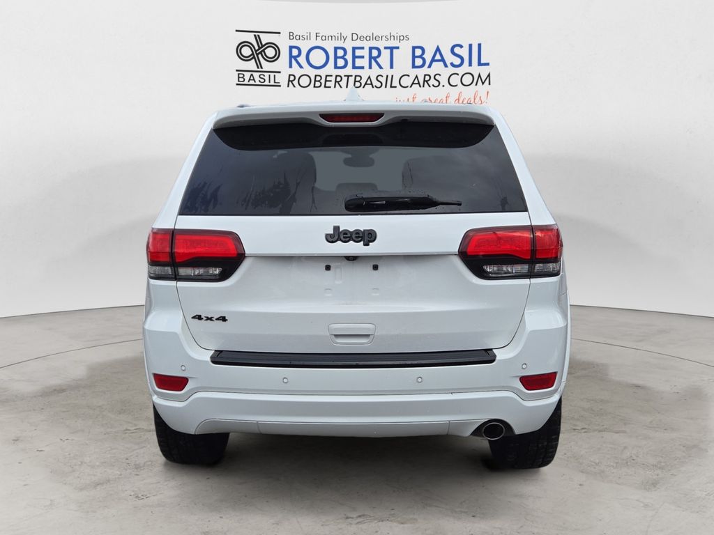 2018 Jeep Grand Cherokee Altitude photo 3