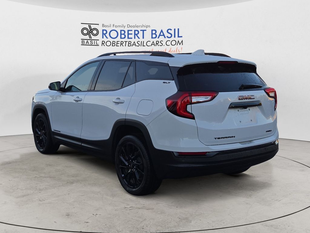 2024 Gmc Terrain SLT photo 2
