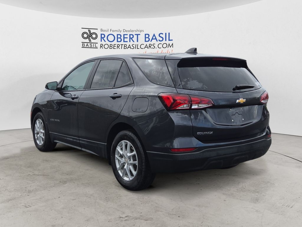 2022 Chevrolet Equinox LS photo 3