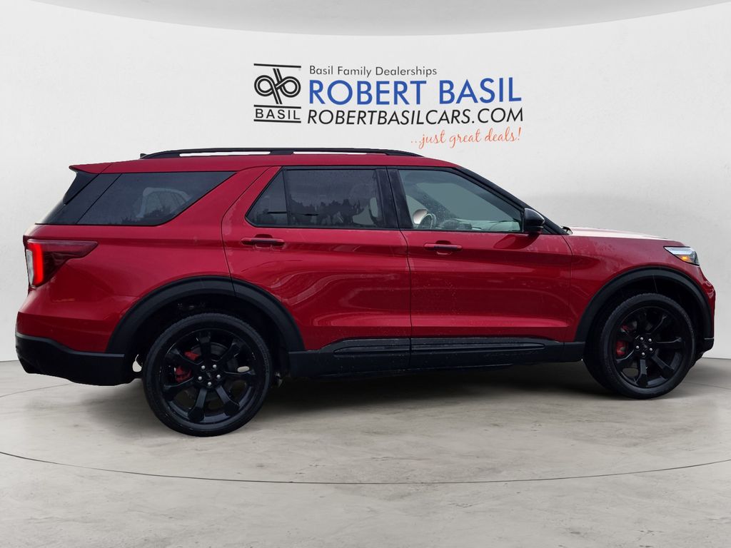2022 Ford Explorer ST photo 2