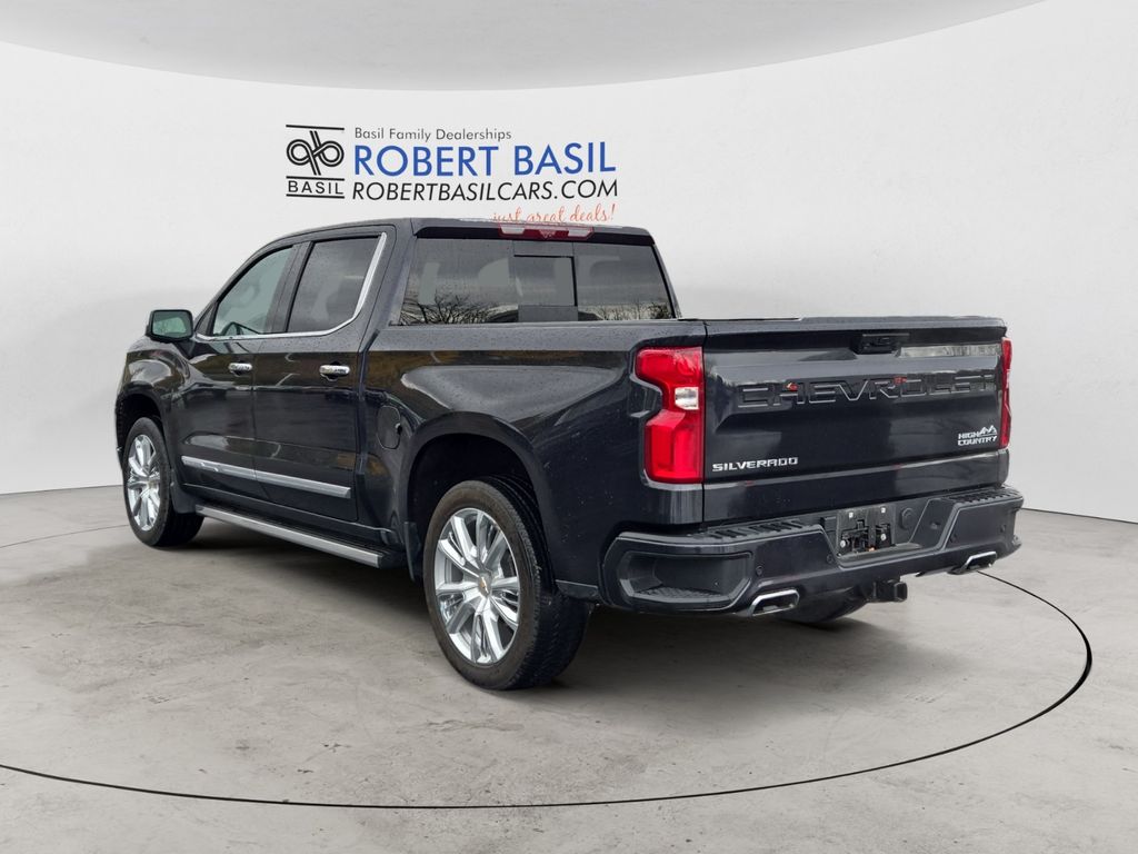 2023 Chevrolet Silverado 1500 High Country photo 3