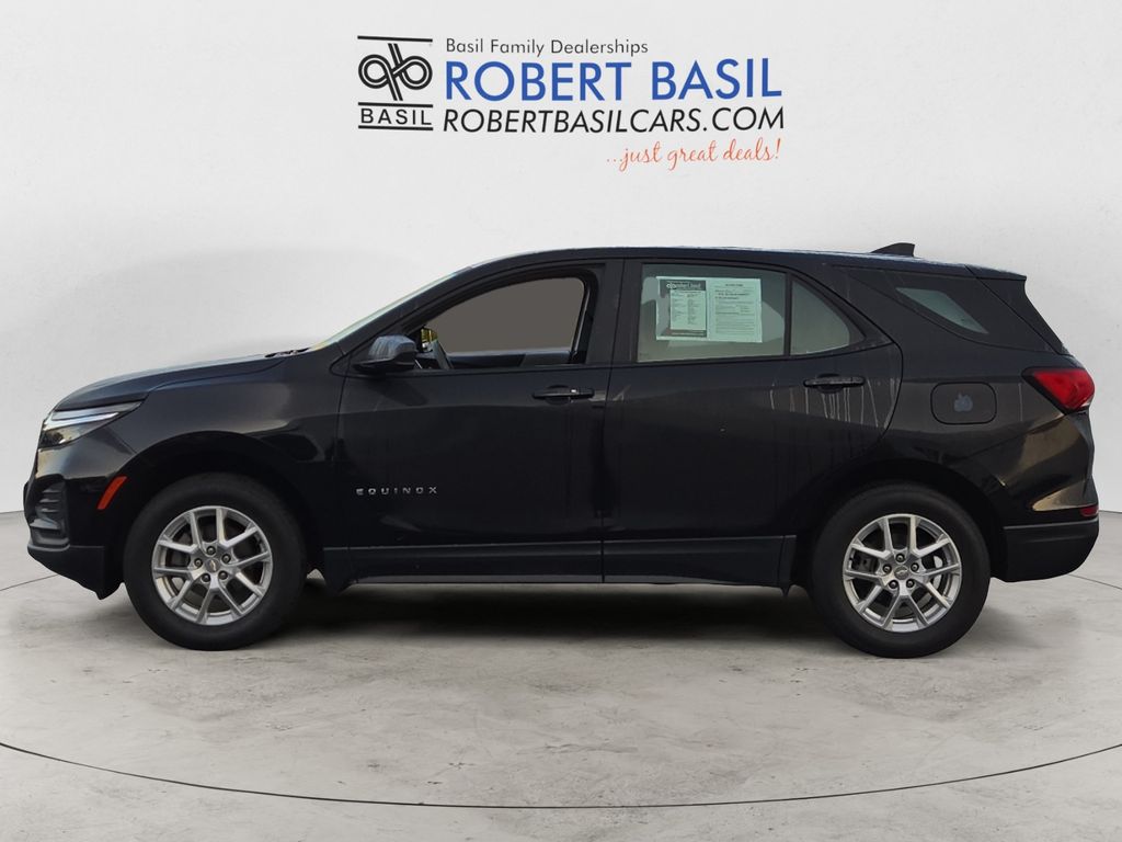 2024 Chevrolet Equinox LS photo 2