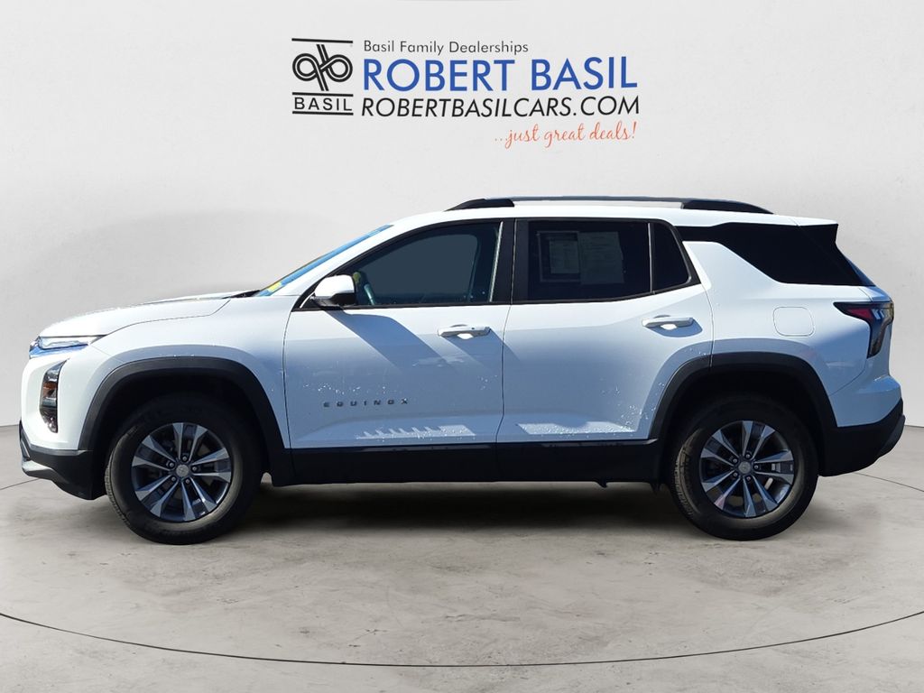2025 Chevrolet Equinox LT photo 2