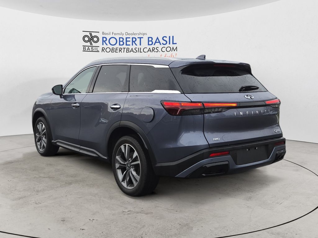 2023 Infiniti QX60 Luxe photo 2