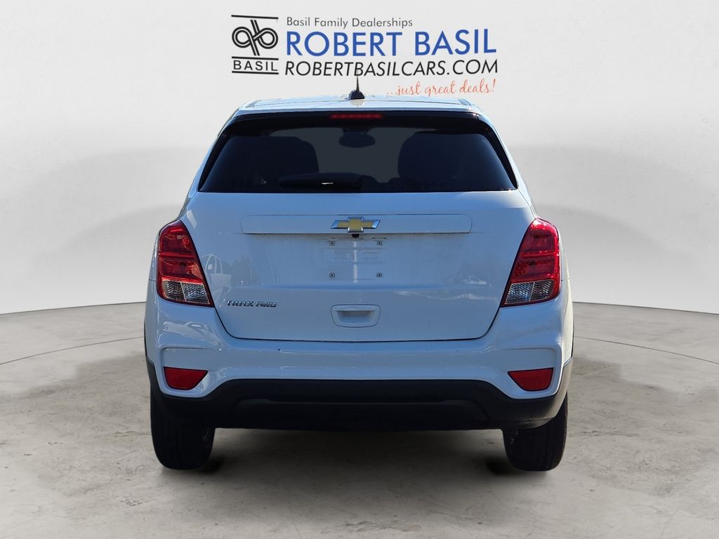 2022 Chevrolet Trax LS photo 4
