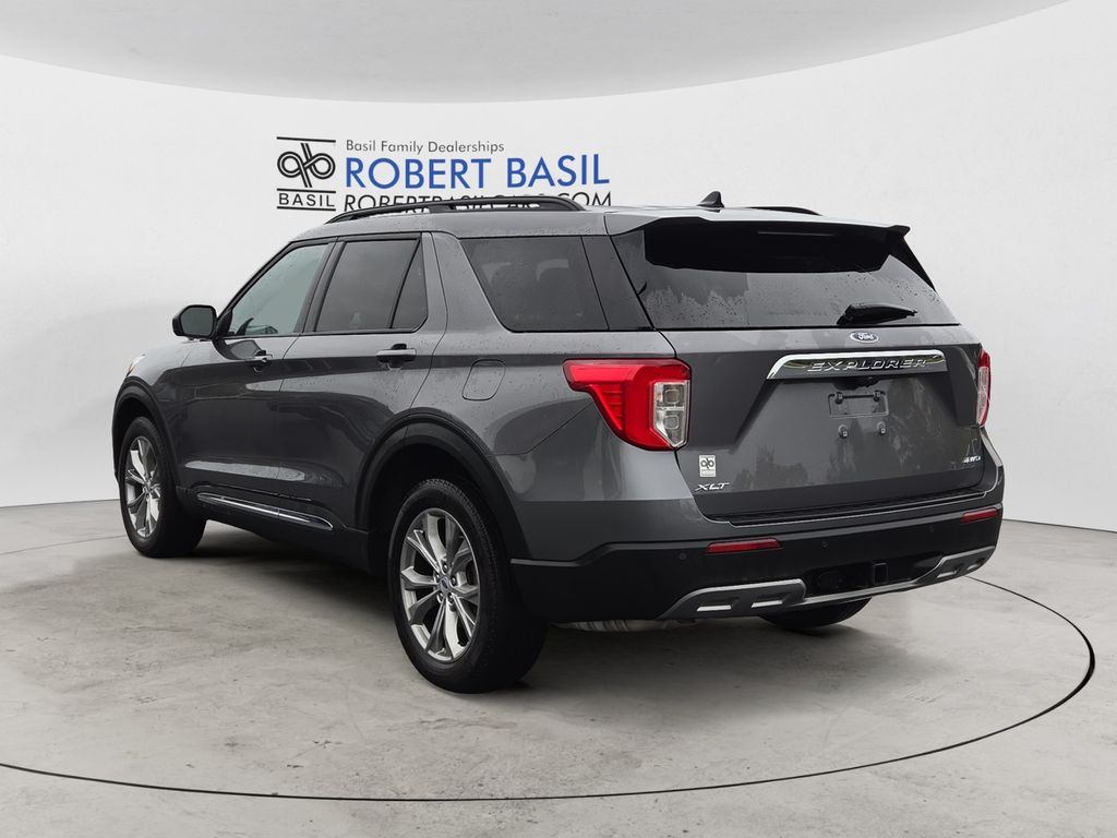 2023 Ford Explorer XLT photo 2