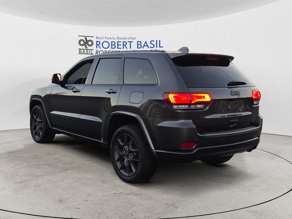2021 Jeep Grand Cherokee Anniversary Edition photo 3