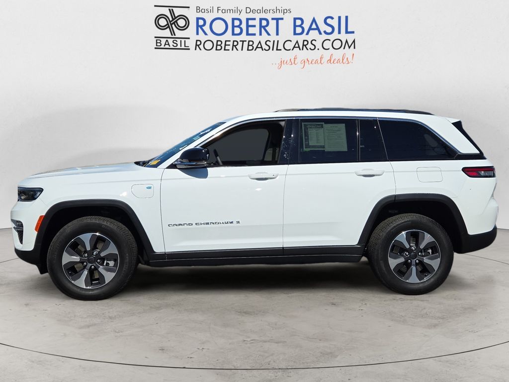 2023 Jeep Grand Cherokee 4xe photo 2
