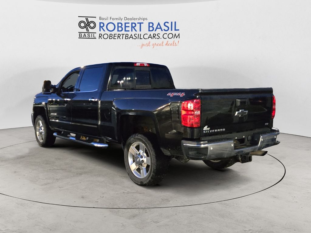 2016 Chevrolet Silverado 2500HD LTZ photo 3