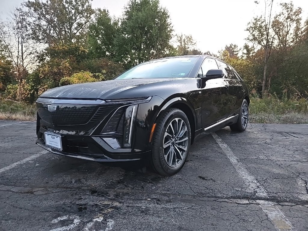 2025 Cadillac LYRIQ Sport 2