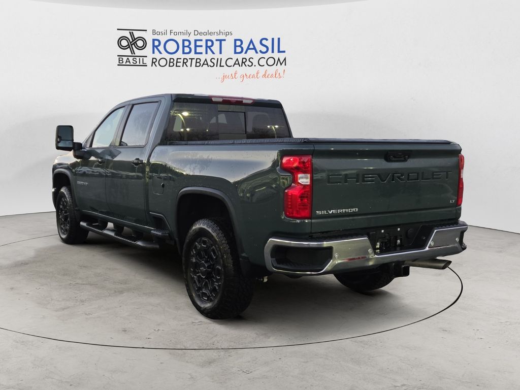 2025 Chevrolet Silverado 2500HD LT photo 3