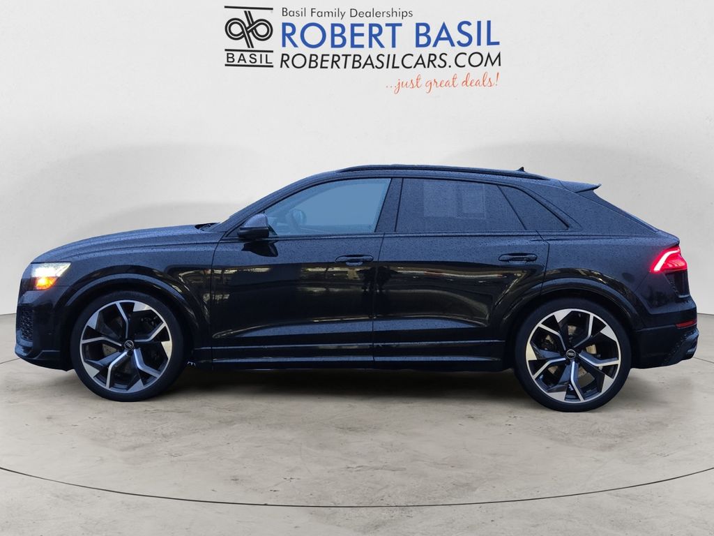 2024 Audi RS Q8 photo 2