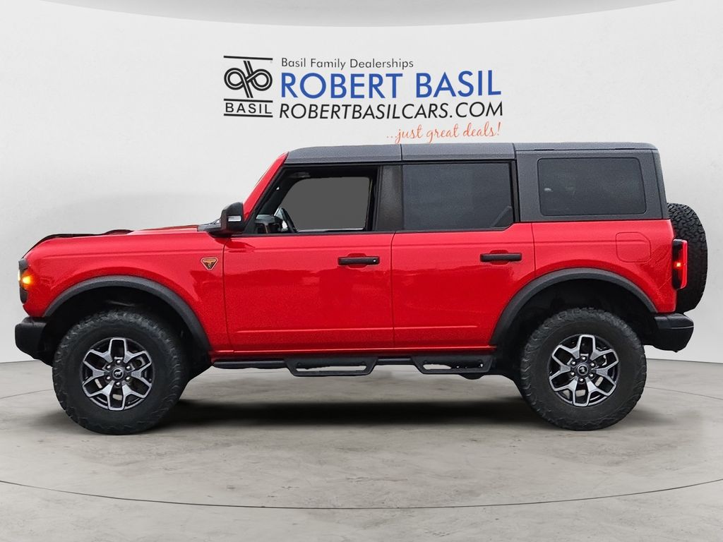 2023 Ford Bronco Badlands photo 2