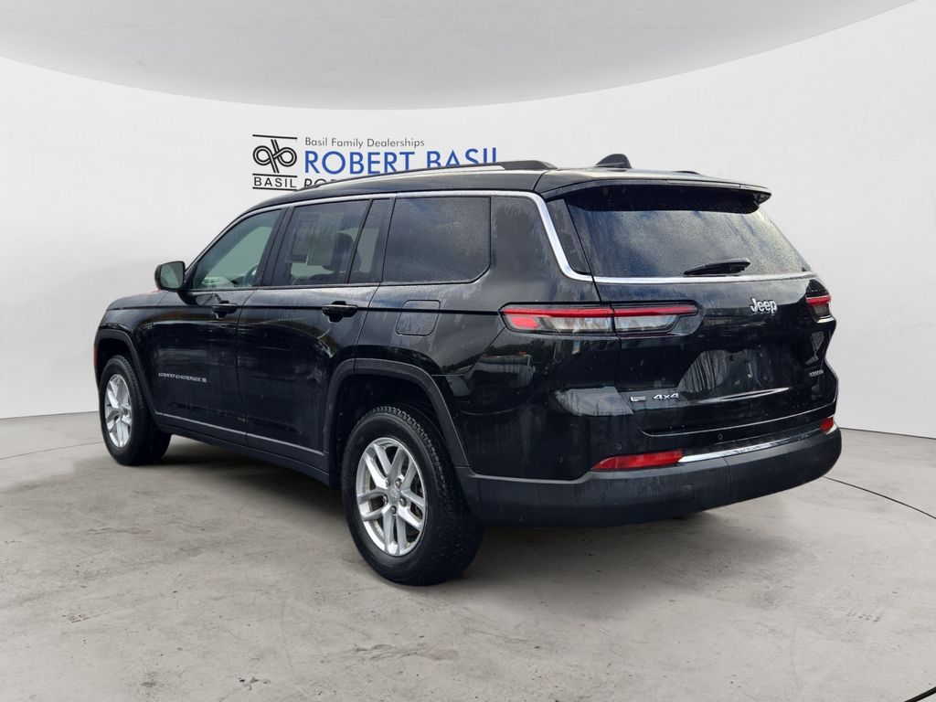 2022 Jeep Grand Cherokee Laredo photo 3