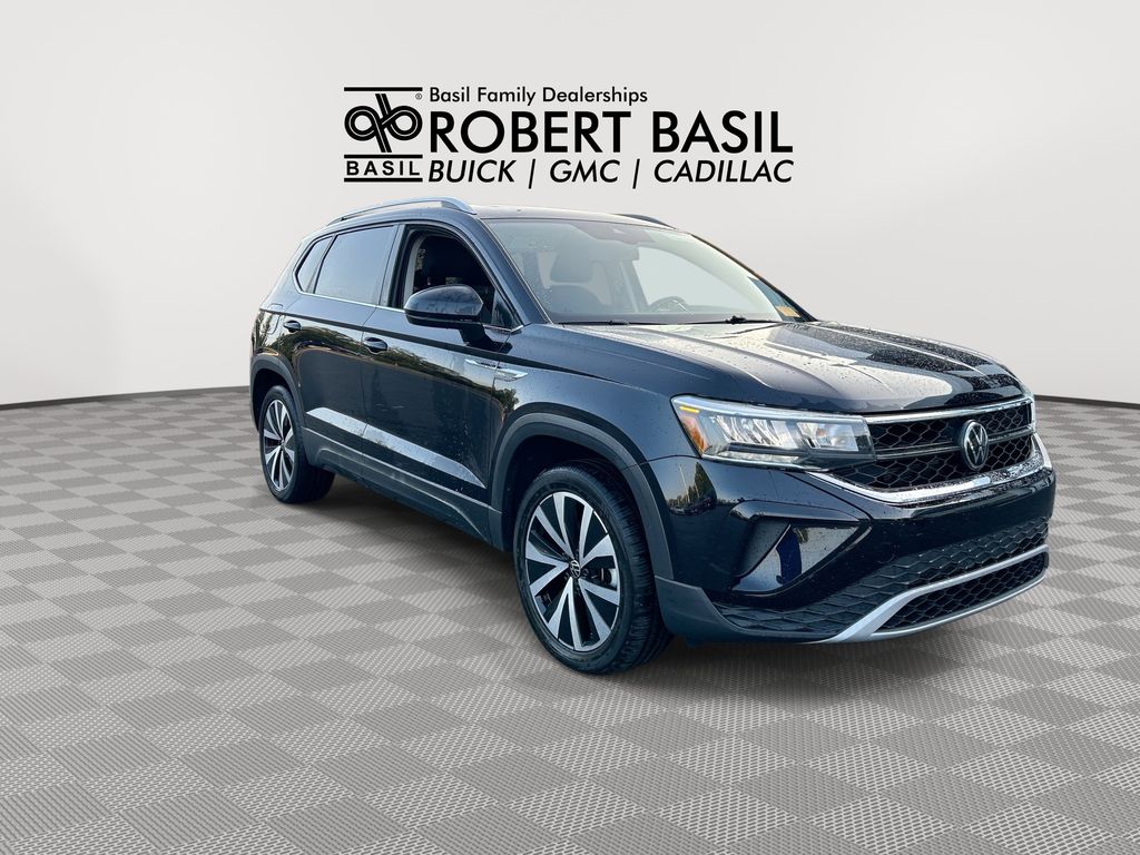 Used 2022 Volkswagen Taos SE with VIN 3VVPX7B2XNM098915 for sale in Cheektowaga, NY