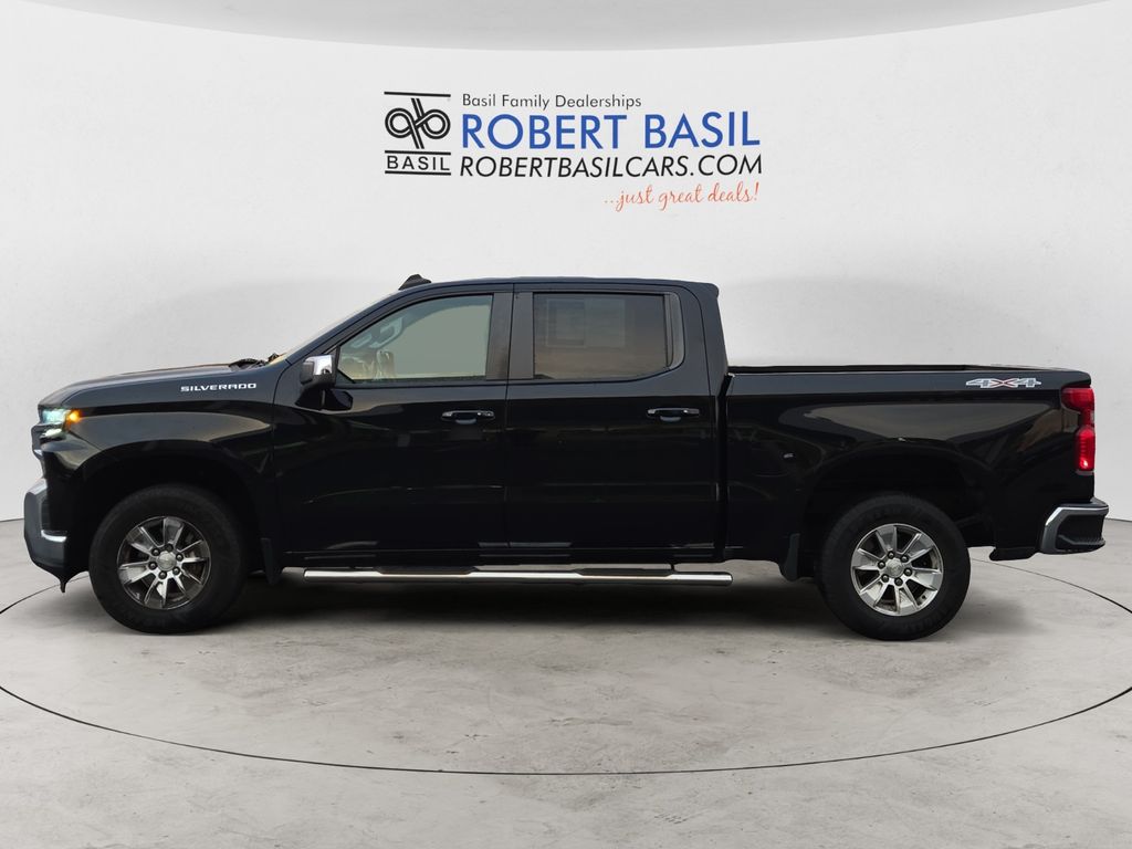 2019 Chevrolet Silverado 1500 LT photo 2