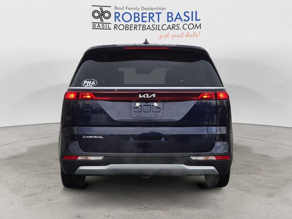 Used 2024 Kia Carnival LX Minivan/Van