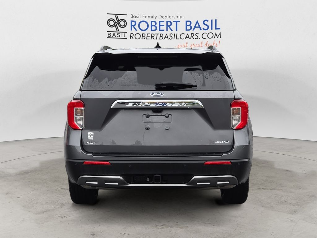 2023 Ford Explorer XLT photo 3
