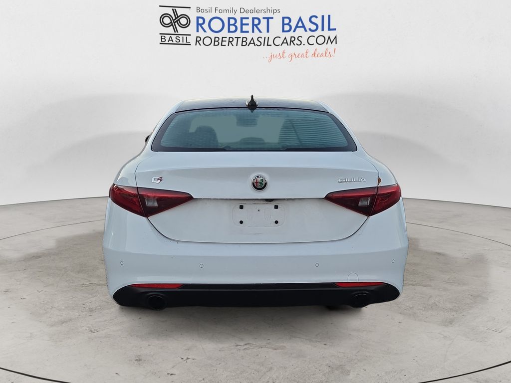 2022 Alfa Romeo Giulia Ti photo 4
