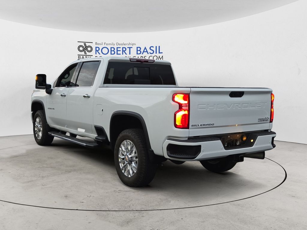 2022 Chevrolet Silverado 2500HD High Country photo 3