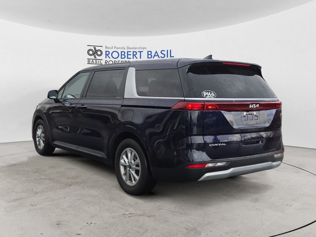 Used 2024 Kia Carnival LX Minivan/Van