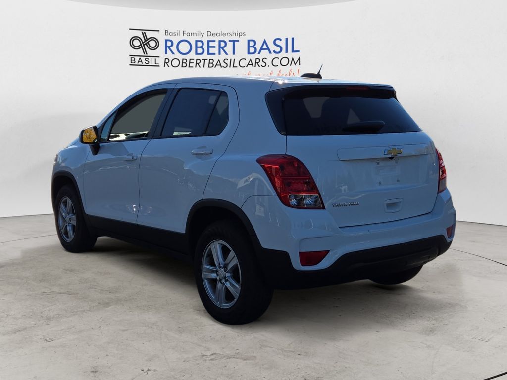 2022 Chevrolet Trax LS photo 3