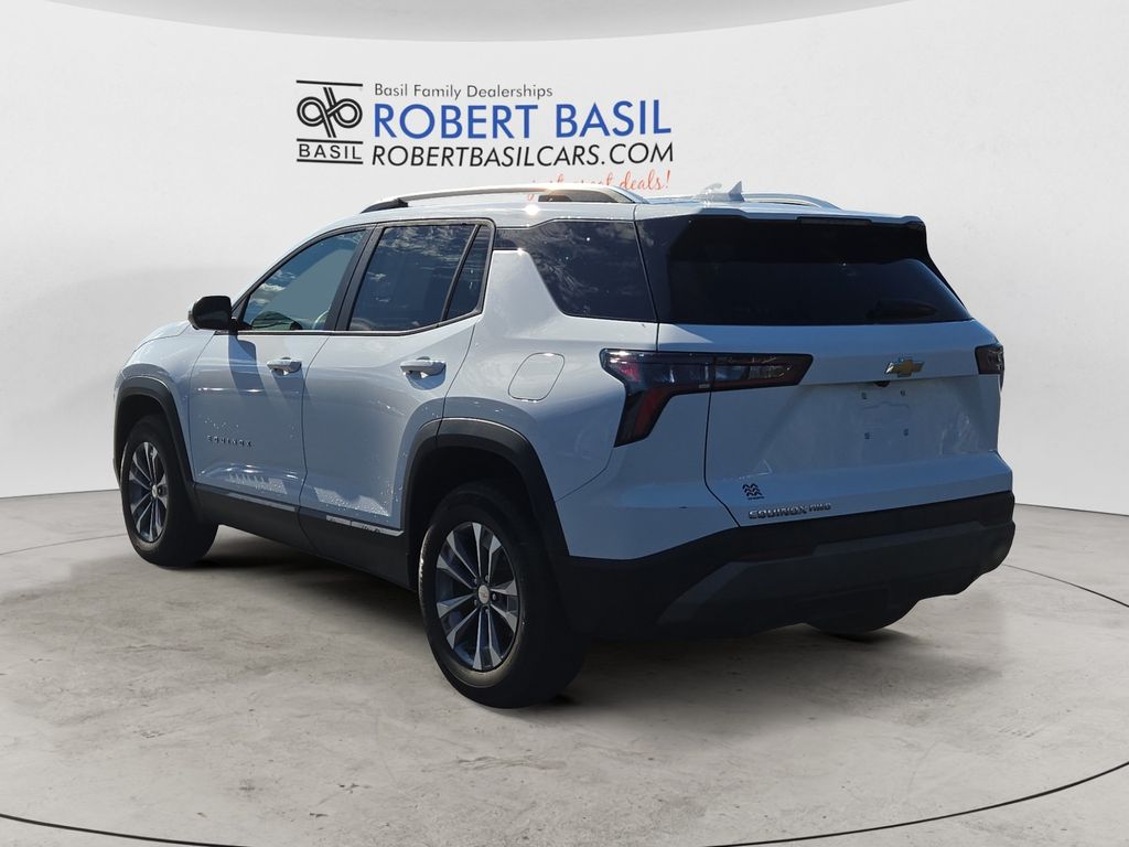 2025 Chevrolet Equinox LT photo 3