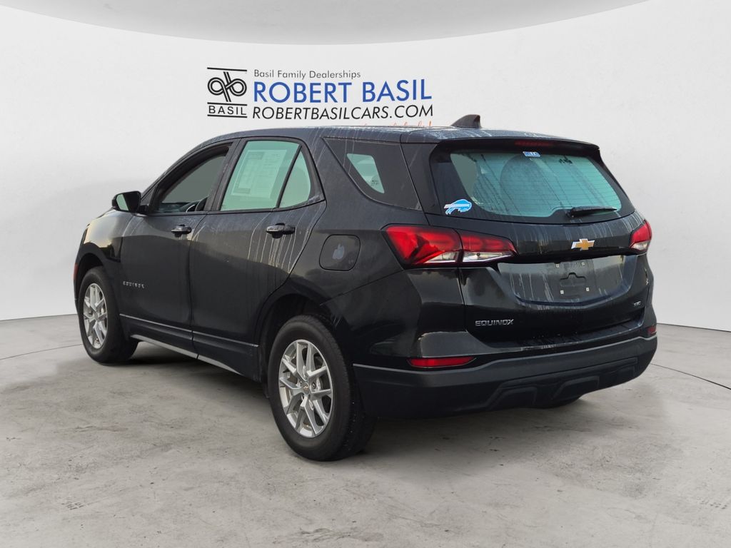 2024 Chevrolet Equinox LS photo 3