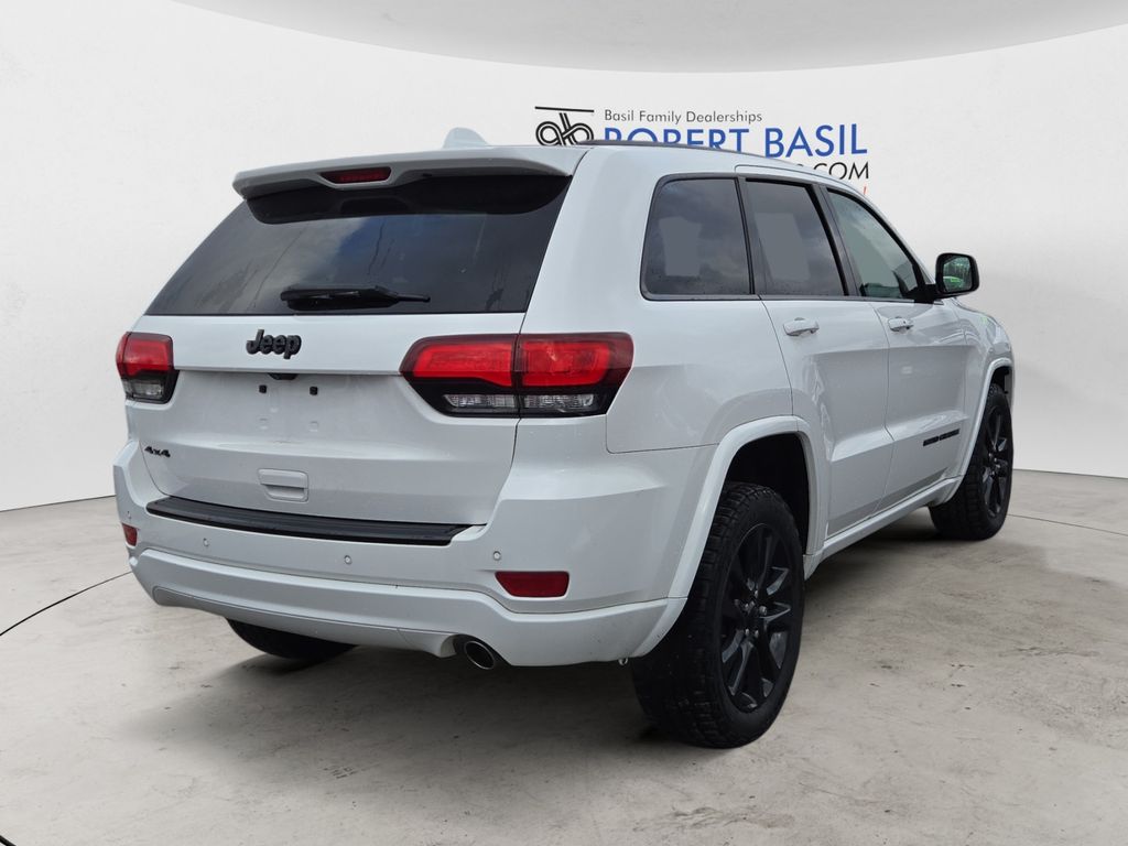 2018 Jeep Grand Cherokee Altitude photo 4