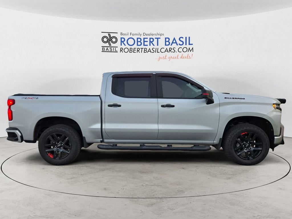 2022 Chevrolet Silverado 1500 RST photo 2