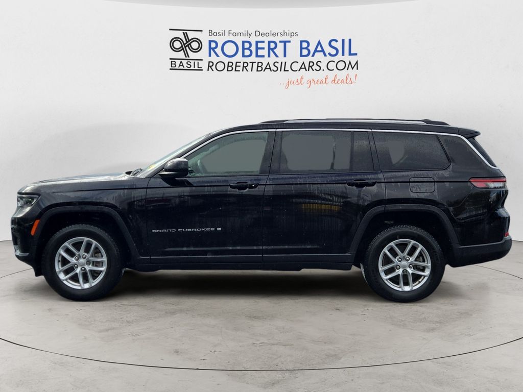2022 Jeep Grand Cherokee Laredo photo 2