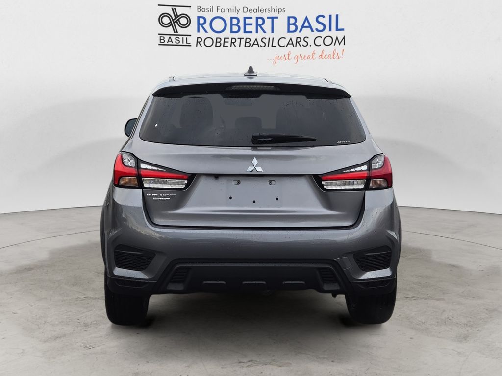 2025 Mitsubishi Outlander Sport LE photo 3