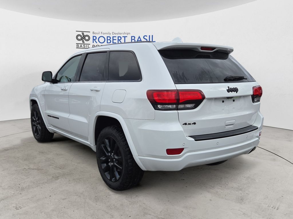 2018 Jeep Grand Cherokee Altitude photo 2