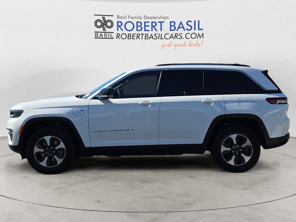 2023 Jeep Grand Cherokee 4xe photo 2