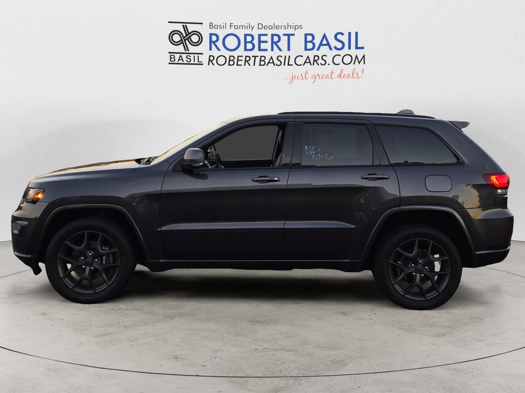 2021 Jeep Grand Cherokee Anniversary Edition photo 2