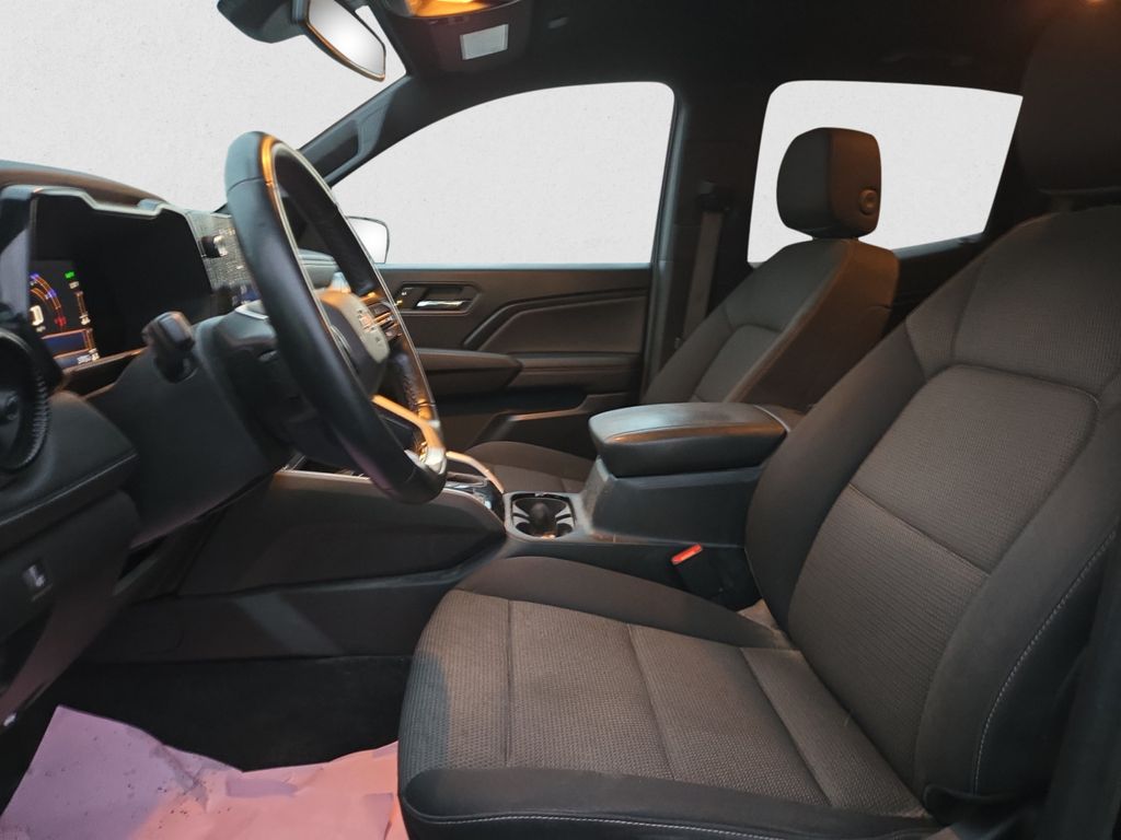 2023 Chevrolet Colorado LT photo 2