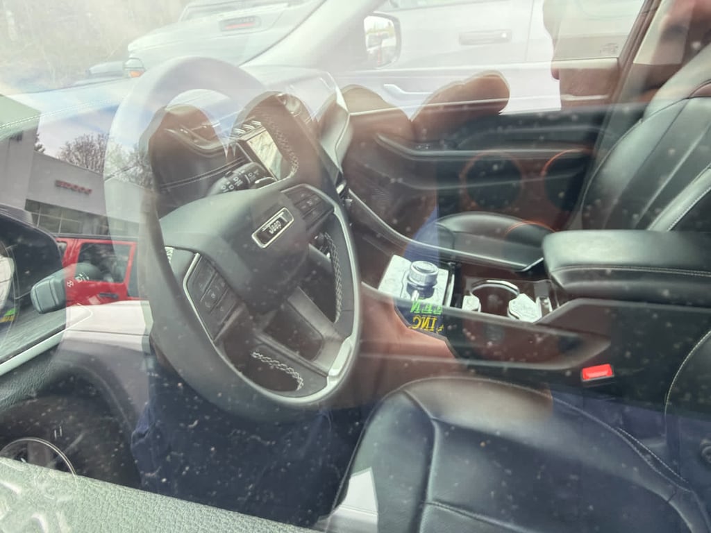 Used 2023 Jeep Grand Cherokee Limited SUV