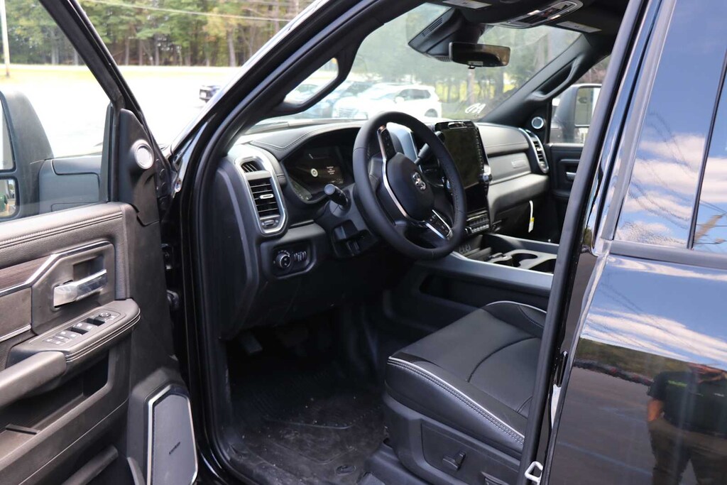 New 2025 Ram 3500 Chassis Cab Big Horn 4WD Crew Cab 60 CA 172.4 WB Pickup